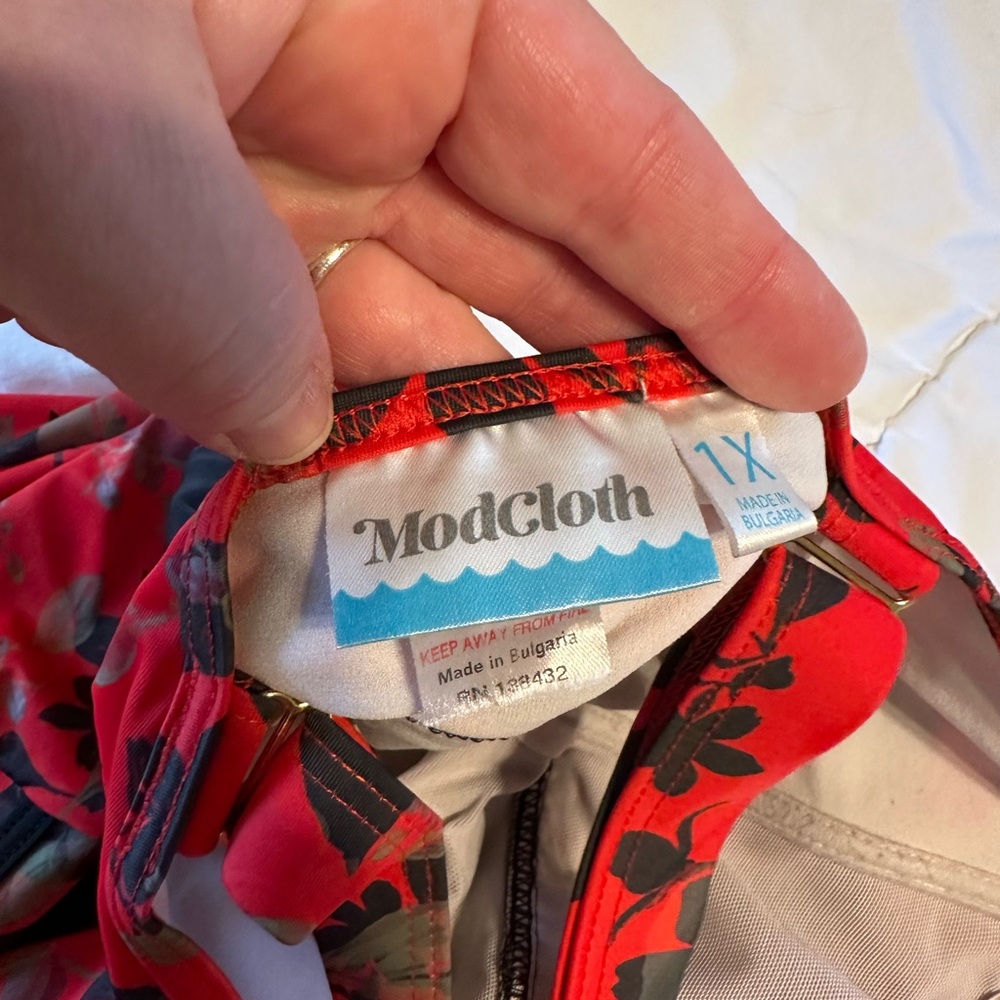 ModCloth Red Floral Bathing Suit 1X - Picture 3 of 3